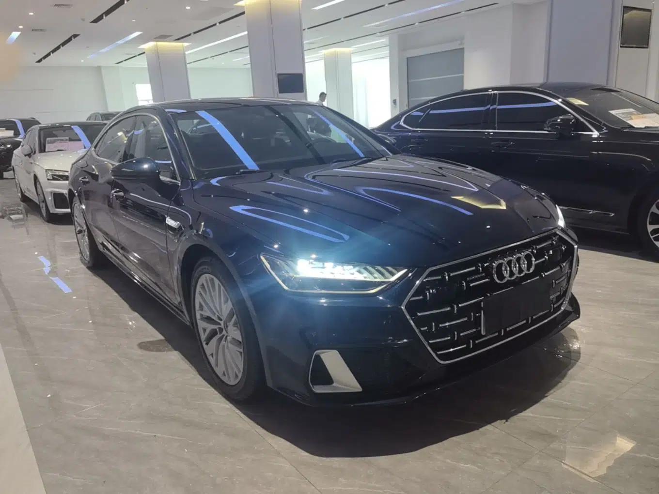 Audi A7L 2024 45TFSI S-line Dream-Building Edition Flow Crystal Package — миниатюра 3