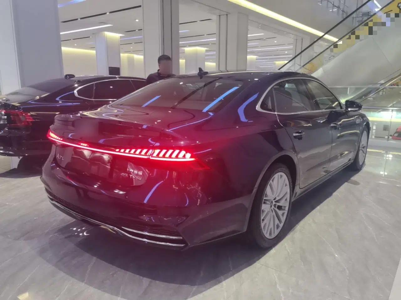 Audi A7L 2024 45TFSI S-line Dream-Building Edition Flow Crystal Package — миниатюра 6