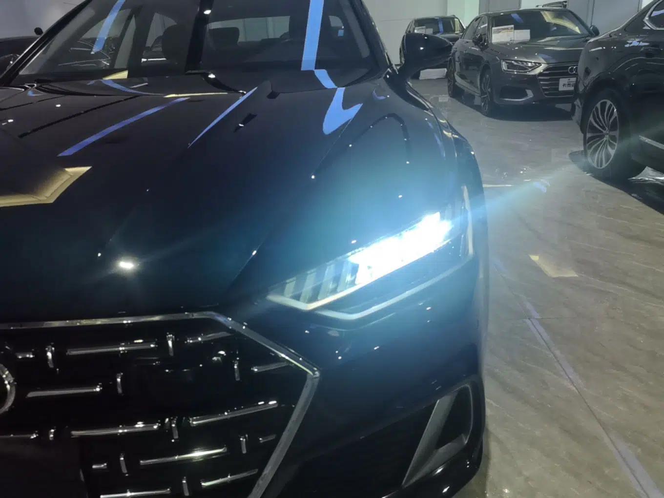 Audi A7L 2024 45TFSI S-line Dream-Building Edition Flow Crystal Package — миниатюра 8