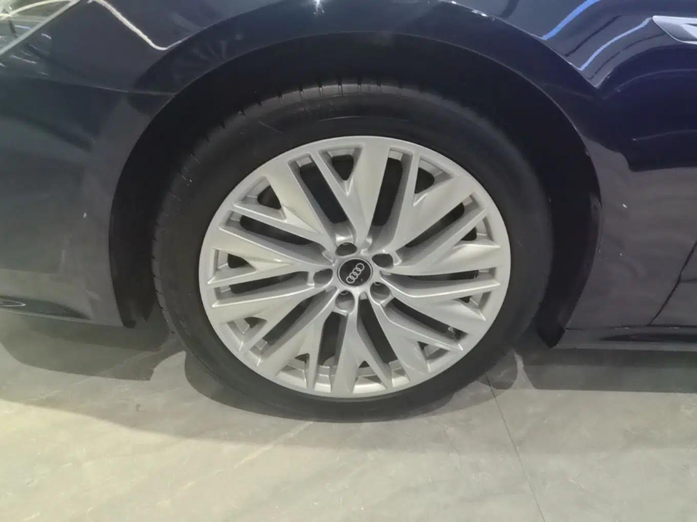 Audi A7L 2024 45TFSI S-line Dream-Building Edition Flow Crystal Package — миниатюра 10