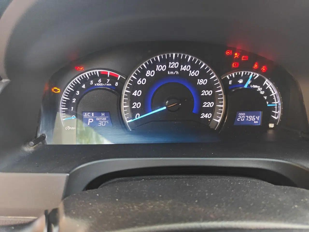 Toyota Camry 2012 2.0G Luxury Edition — миниатюра 11