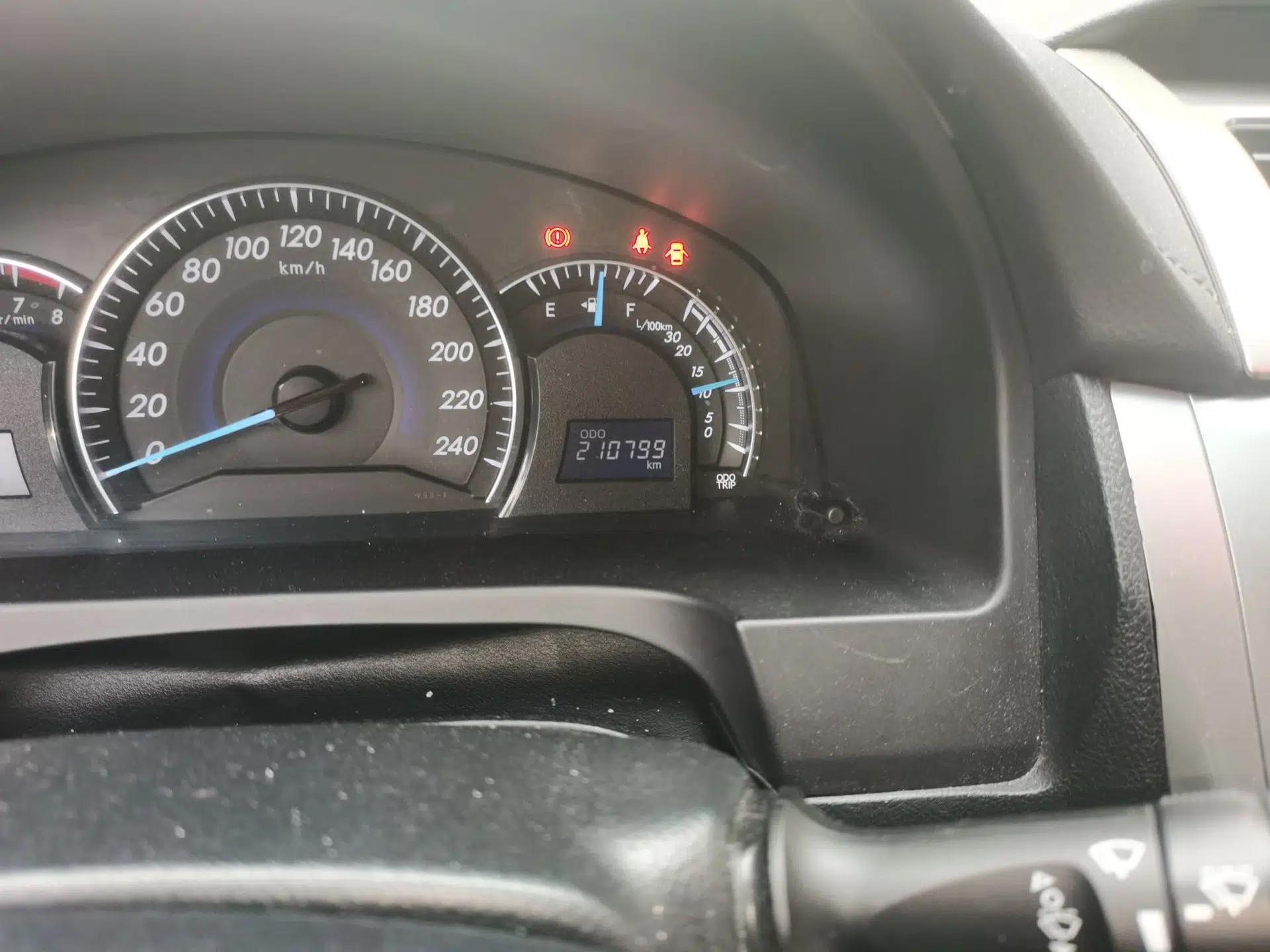 Toyota Camry 2015 2.0G Premier Edition — миниатюра 12