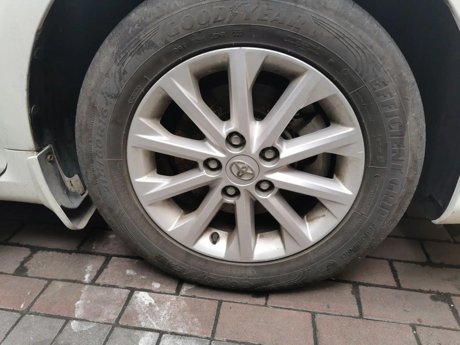 Toyota Camry 2015 2.0G Luxury Edition — миниатюра 8