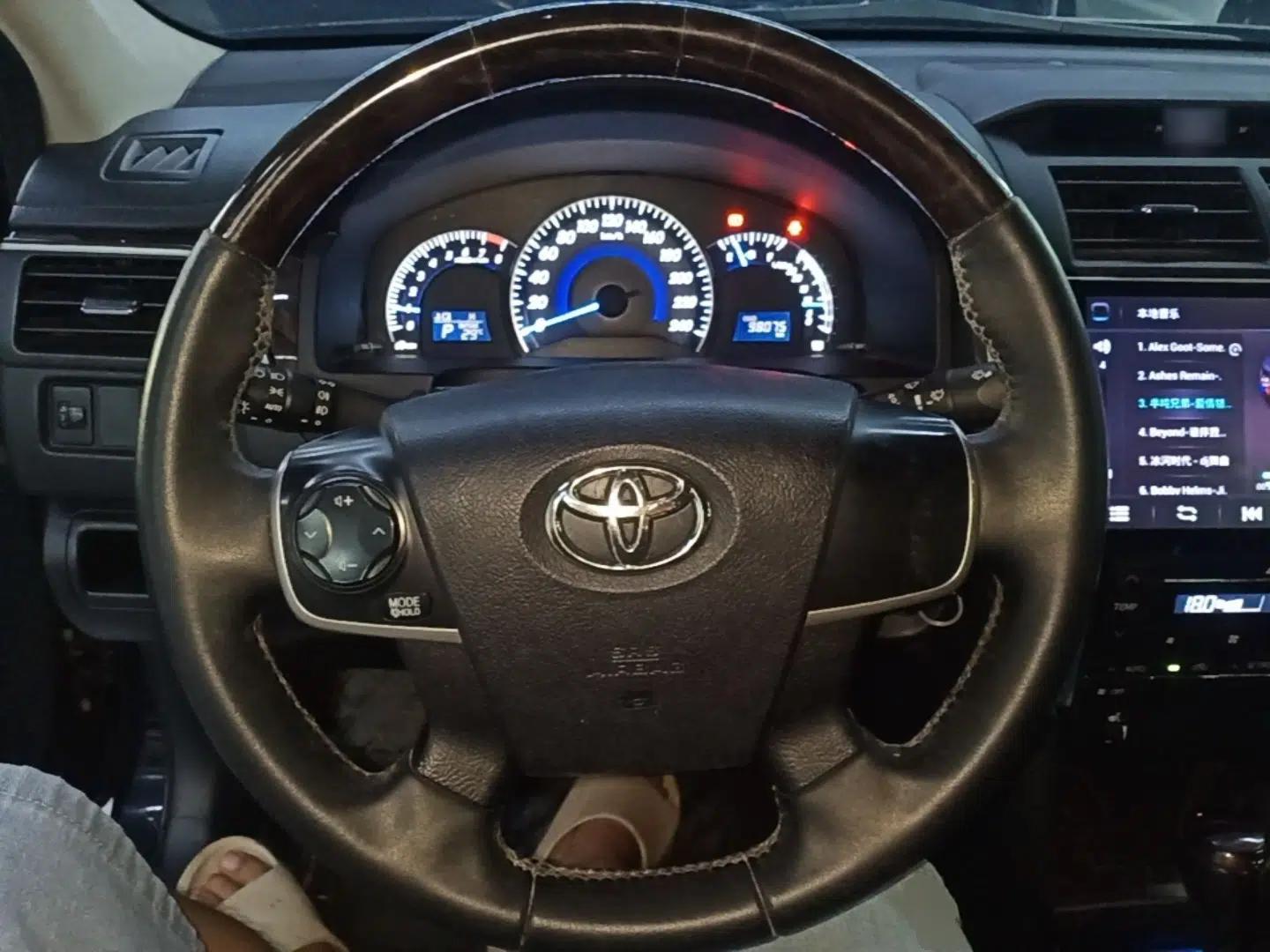Toyota Camry 2015 2.0G Premier Edition — миниатюра 13