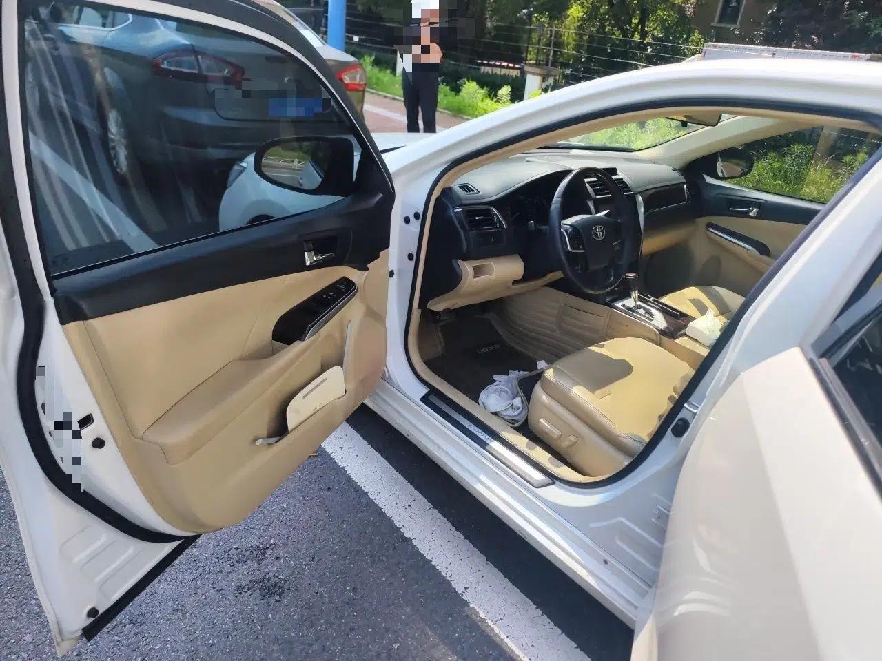 Toyota Camry 2015 2.0G Premier Edition — миниатюра 16