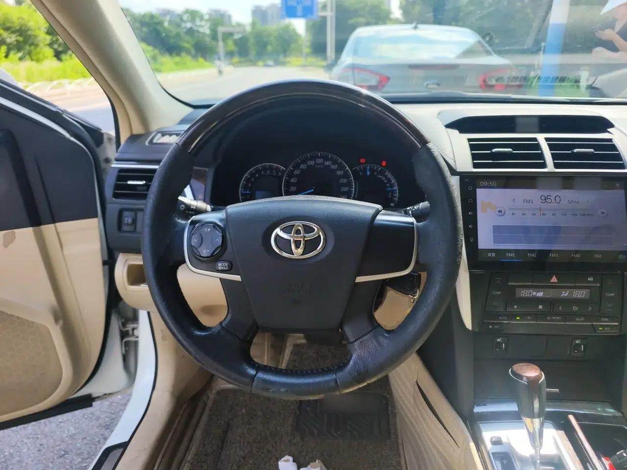 Toyota Camry 2015 2.0G Premier Edition — миниатюра 10