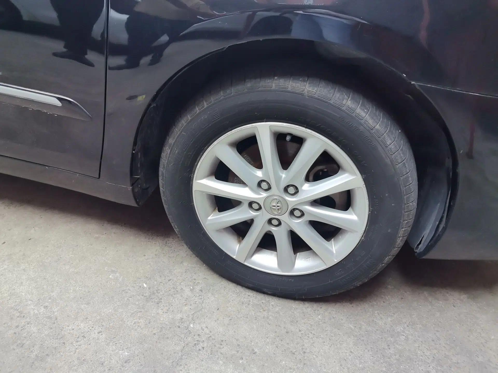Toyota Camry 2011 200E Elite Sunroof Edition — миниатюра 8