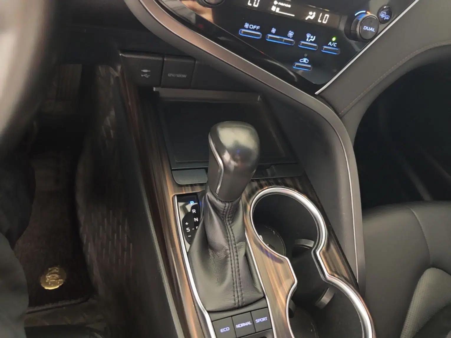 Toyota Camry 2018 2.5G Luxury Edition — миниатюра 16