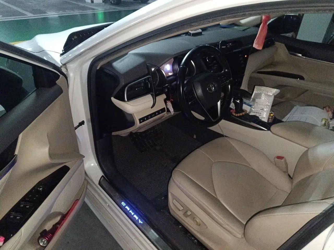 Toyota Camry 2018 2.5G Luxury Edition — миниатюра 16