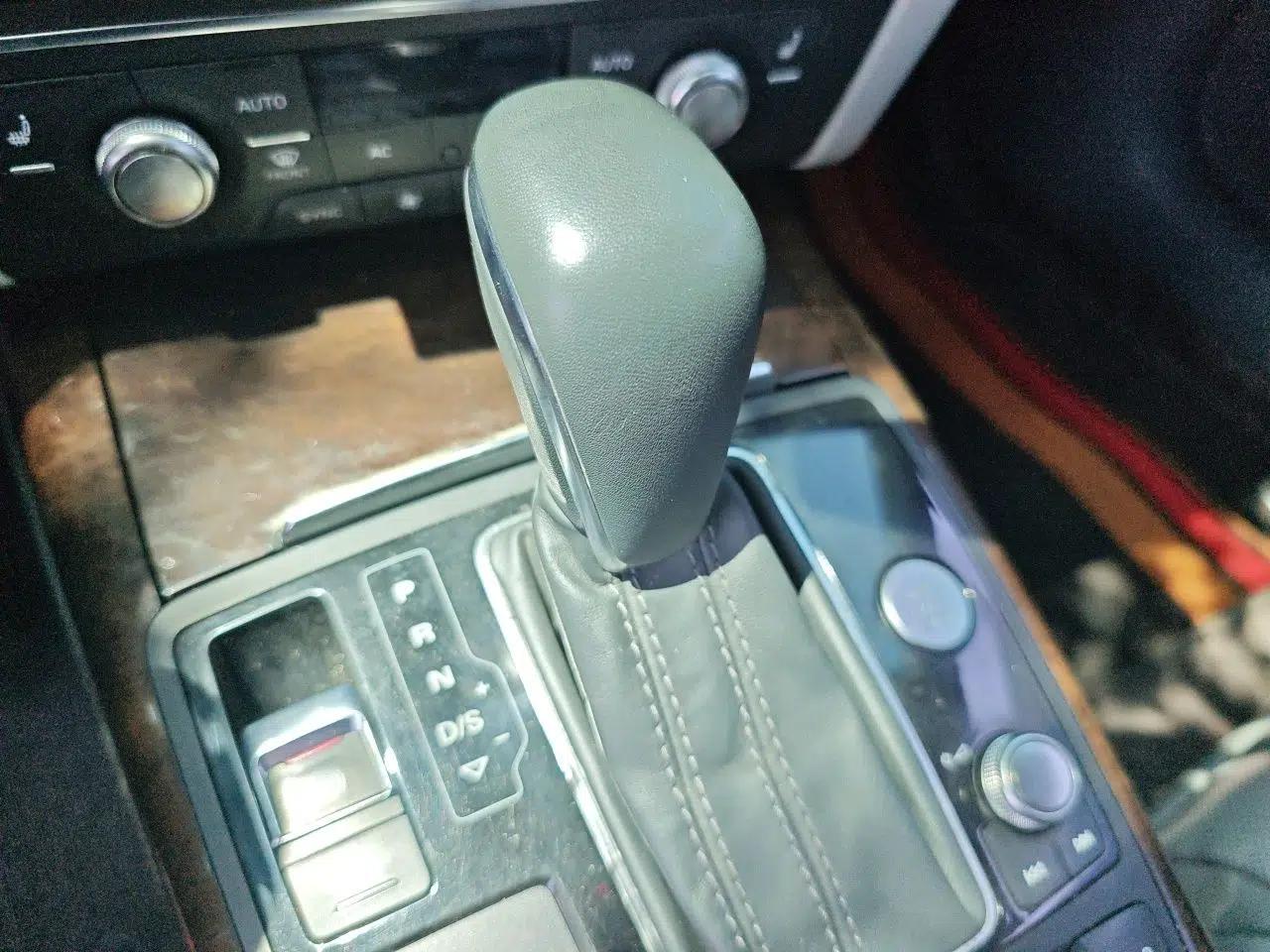 Audi A6L 2012 35 FSI Comfort Model — миниатюра 14