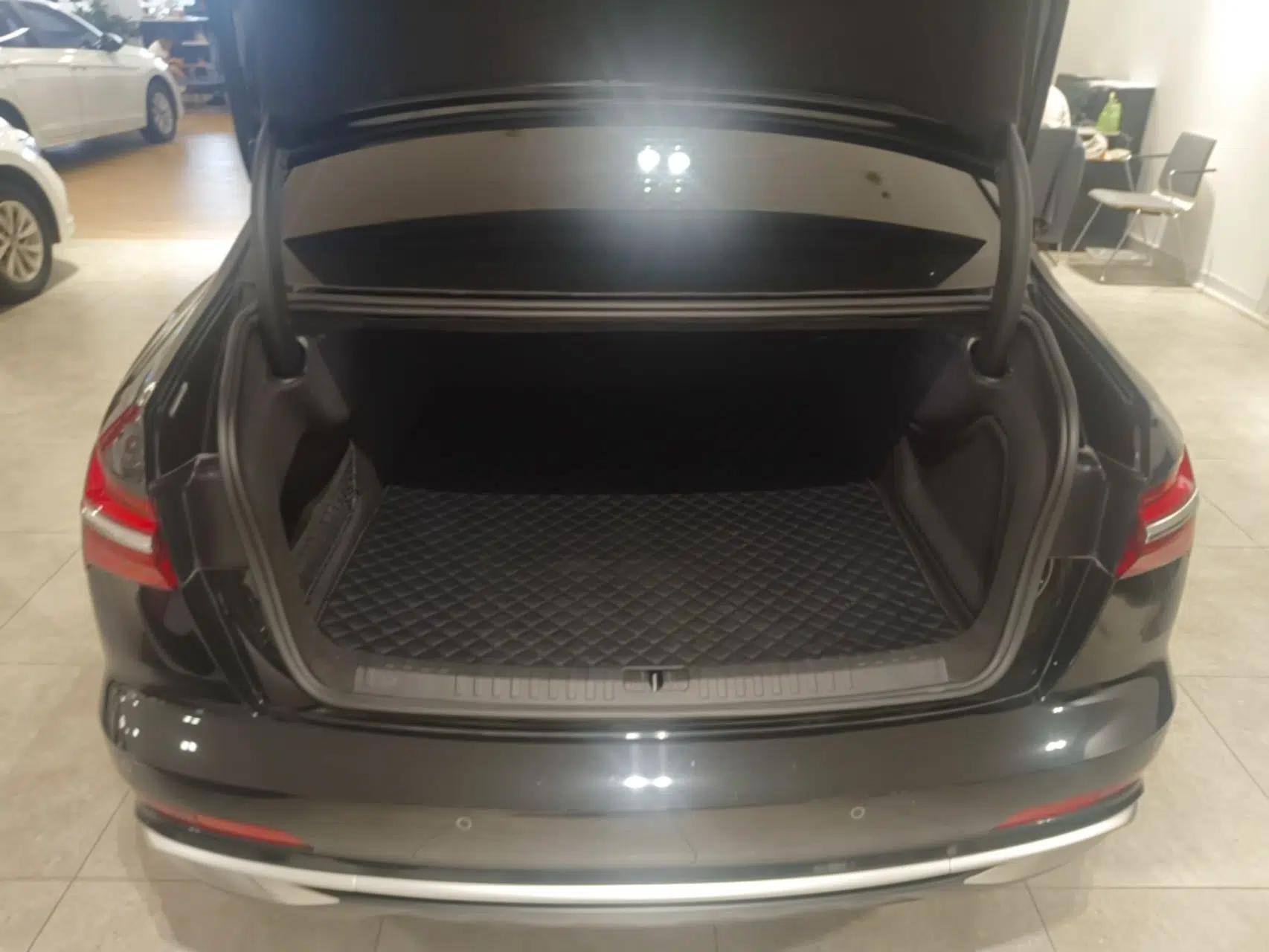 Audi A6L 2023 Revised Edition 45 TFSI quattro Prestige Dynamic Version — миниатюра 22