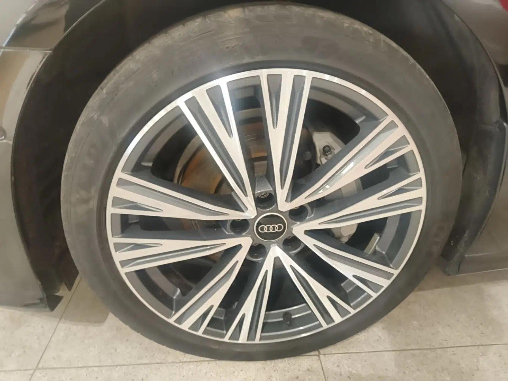 Audi A6L 2023 Revised Edition 45 TFSI quattro Prestige Dynamic Version — миниатюра 10