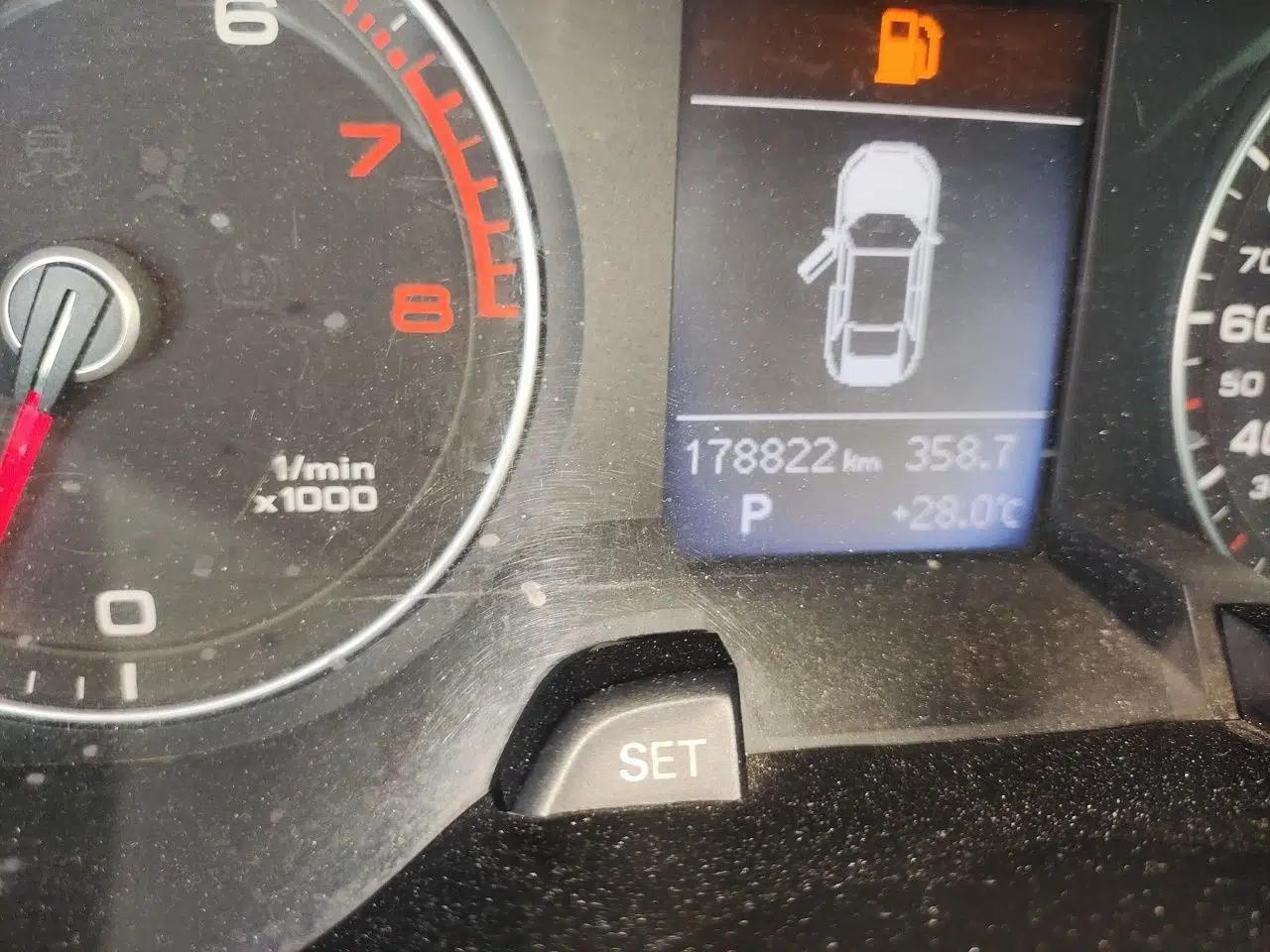 Audi A4L 2015 35 TFSI Automatic Standard Model — миниатюра 12