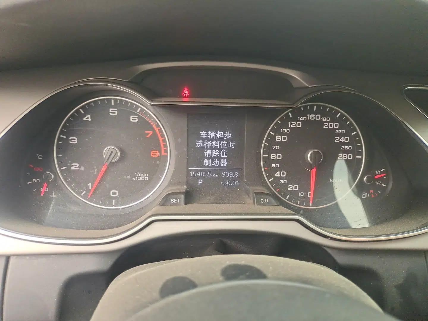 Audi A4L 2013 35 TFSI Automatic Standard Model — миниатюра 11