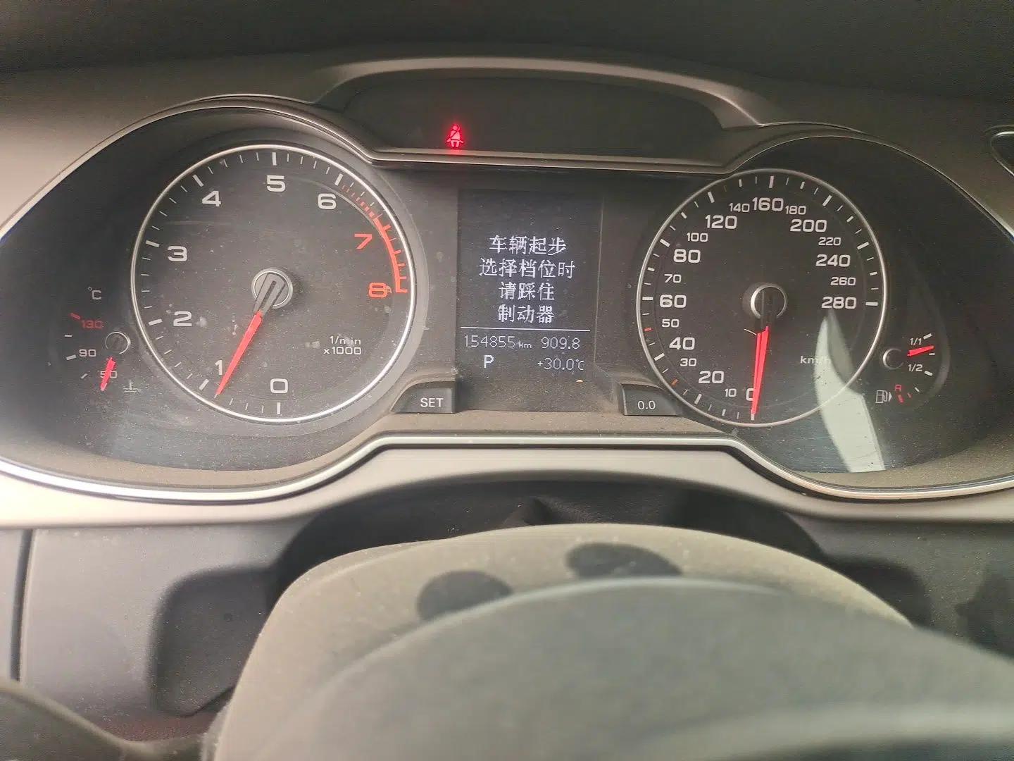 Audi A4L 2013 35 TFSI Automatic Standard Model — миниатюра 12