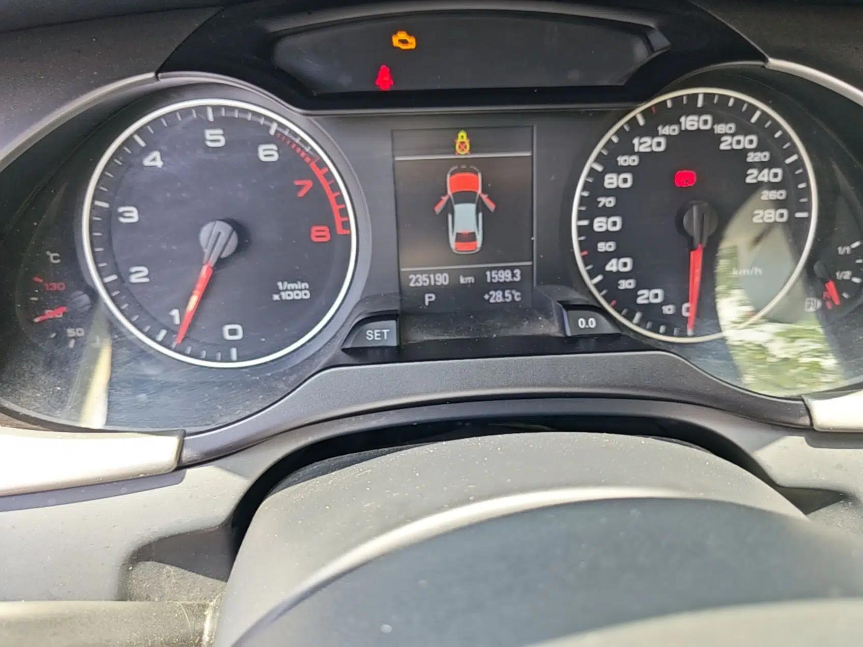 Audi A4L 2012 2.0 TFSI automatic sporty version — миниатюра 12