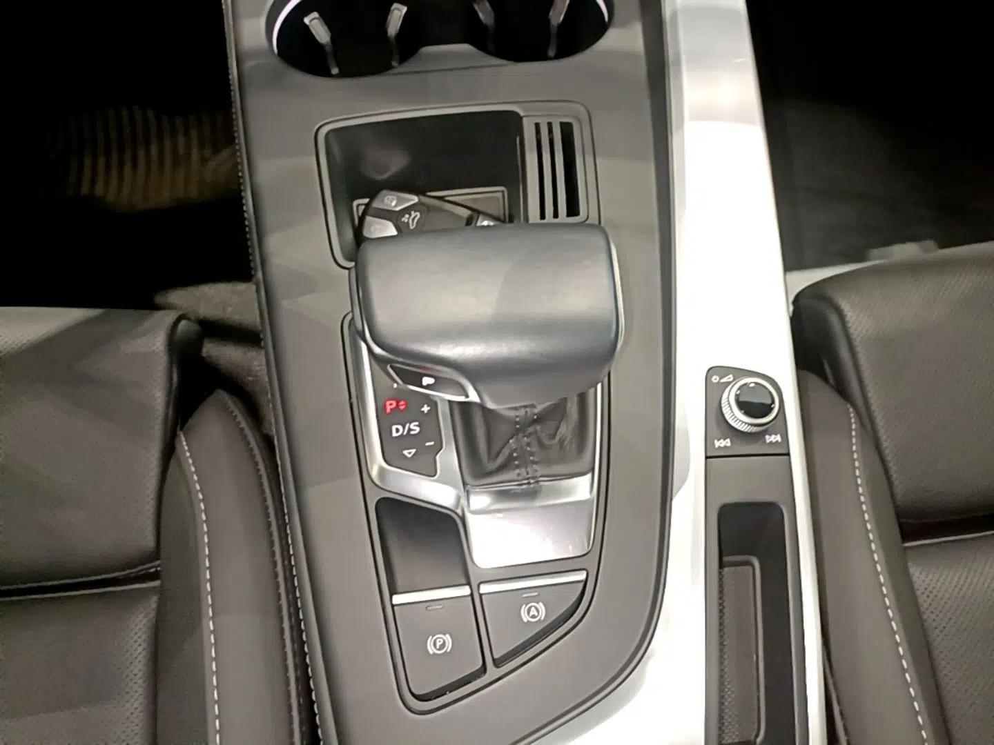 Audi A4L 2022 40 TFSI Luxury Dynamic Model — миниатюра 21