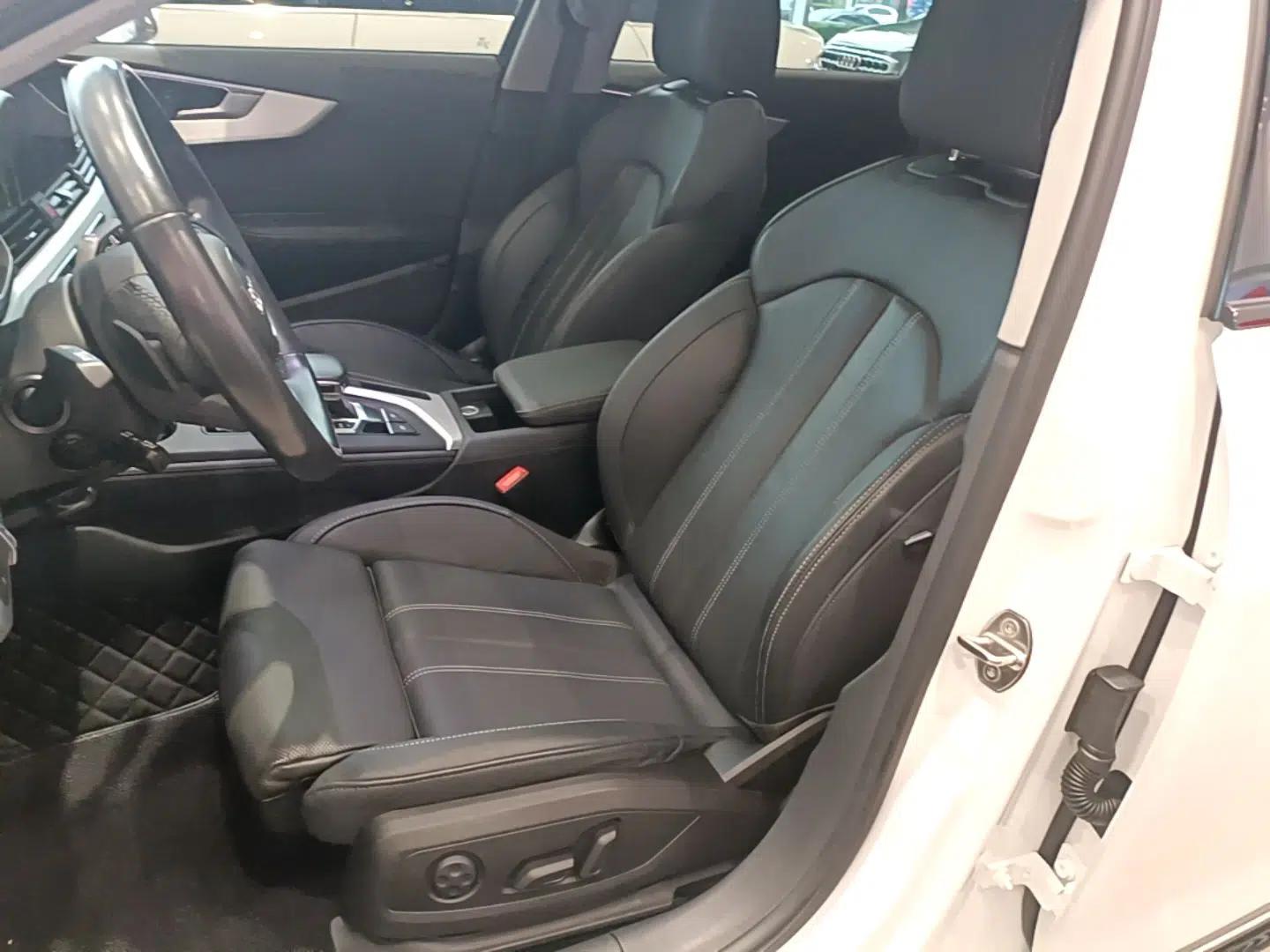 Audi A4L 2022 40 TFSI Luxury Dynamic Model — миниатюра 22