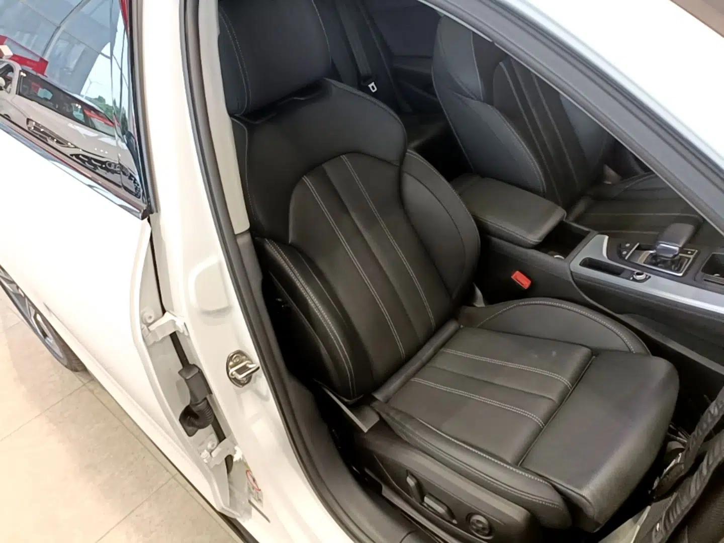 Audi A4L 2022 40 TFSI Luxury Dynamic Model — миниатюра 24