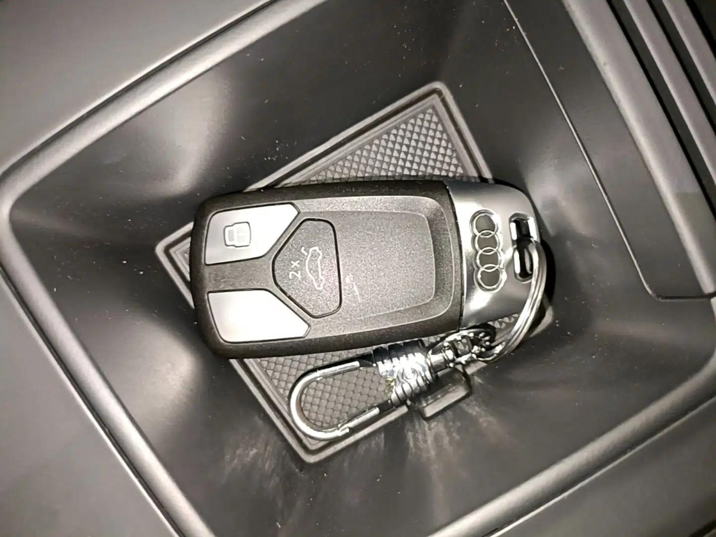 Audi A4L 2022 40 TFSI Luxury Dynamic Model — миниатюра 28