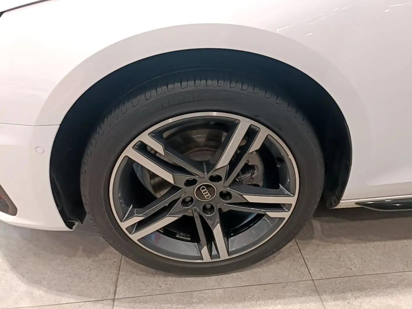 Audi A4L 2022 40 TFSI Luxury Dynamic Model — миниатюра 10