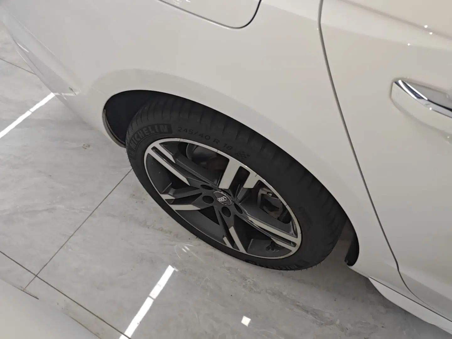 Audi A4L 2020 40 TFSI Luxury Dynamic Model — миниатюра 11