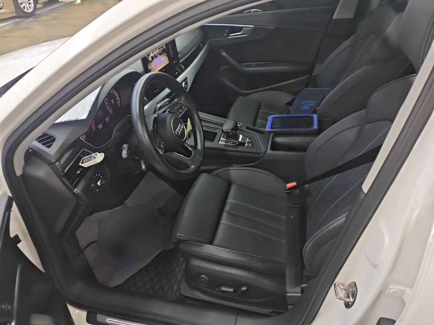 Audi A4L 2020 40 TFSI Luxury Dynamic Model — миниатюра 17