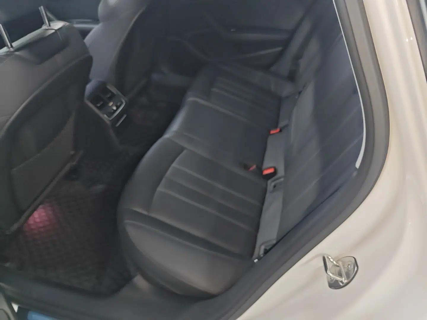 Audi A4L 2020 40 TFSI Luxury Dynamic Model — миниатюра 20