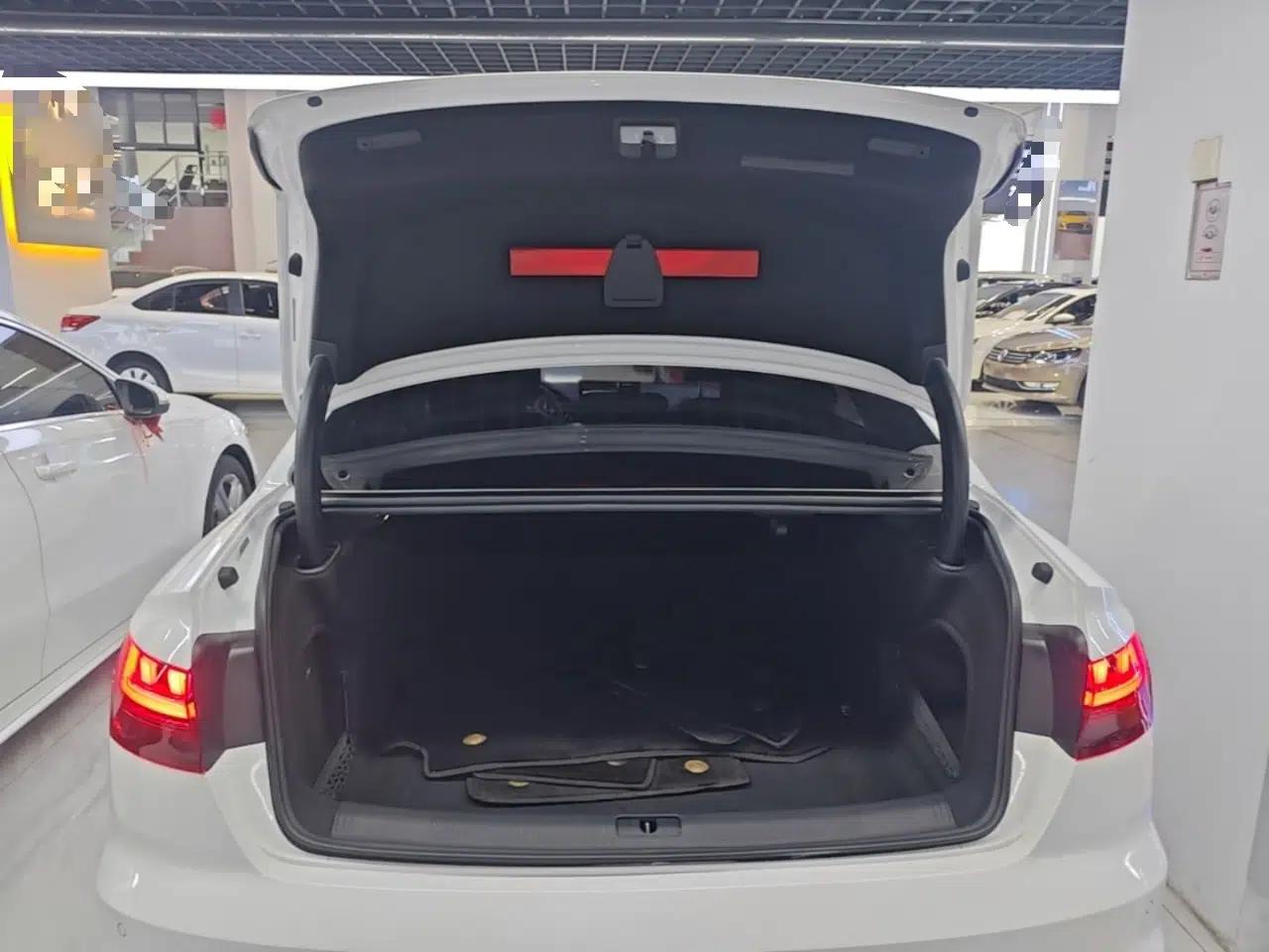 Audi A4L 2020 40 TFSI Luxury Dynamic Model — миниатюра 22