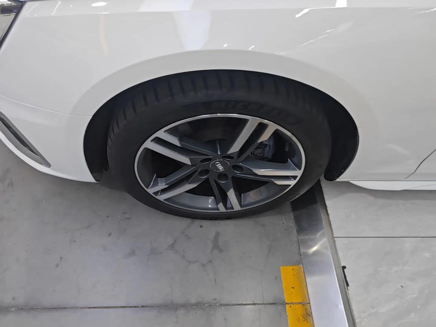 Audi A4L 2020 40 TFSI Luxury Dynamic Model — миниатюра 10
