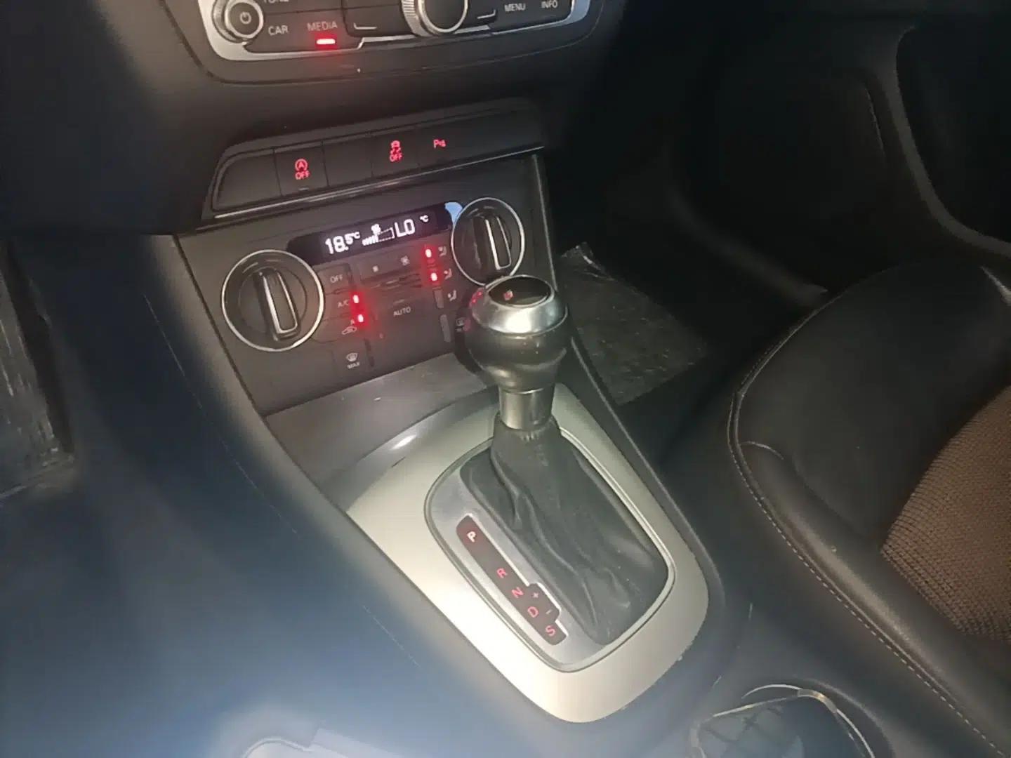Audi Q3 2016 35 TFSI Fashion Model — миниатюра 16