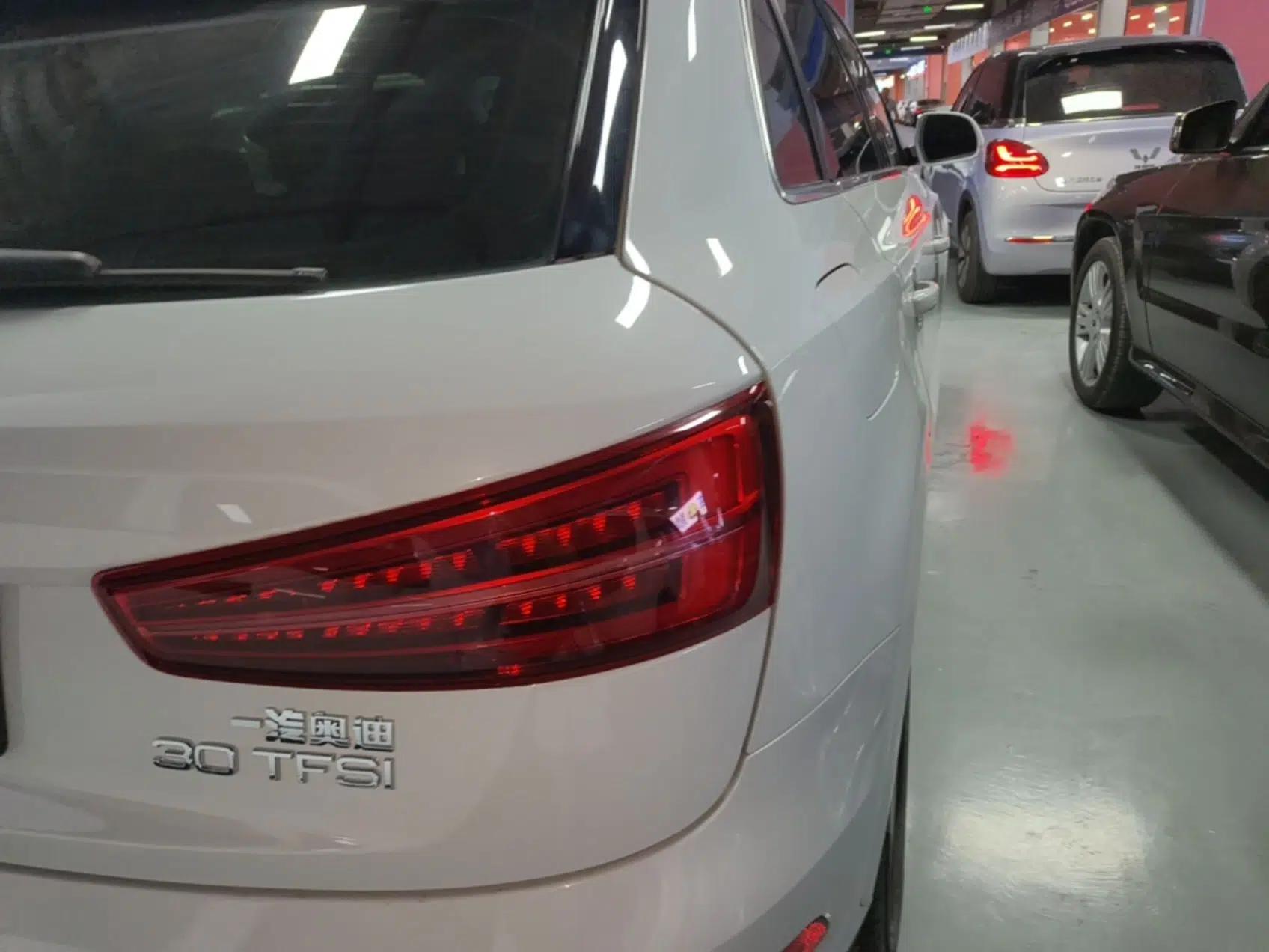 Audi Q3 2018 30th Anniversary Edition 30 TFSI Fashion Model — миниатюра 9