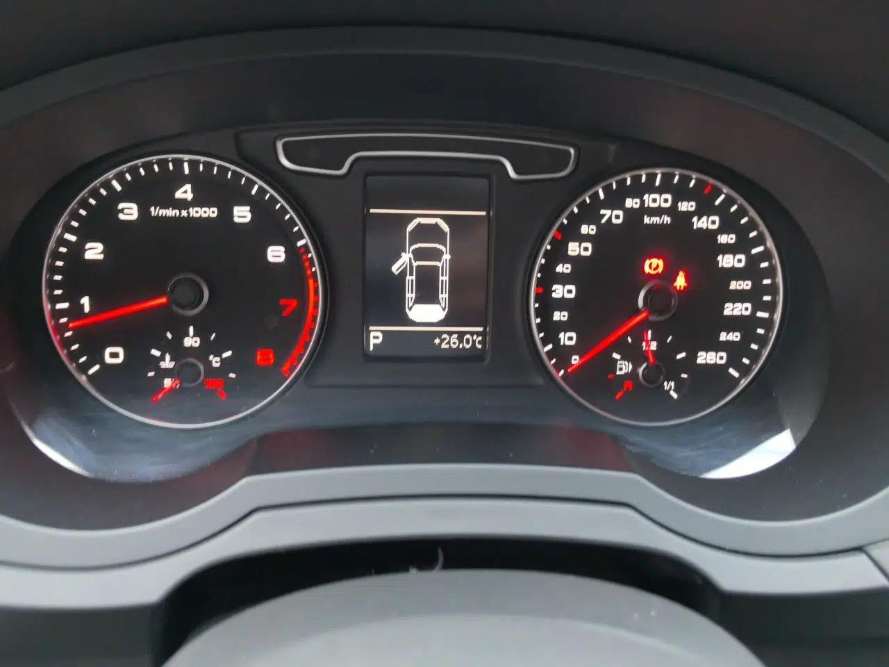 Audi Q3 2015 30 TFSI Comfort Model — миниатюра 11