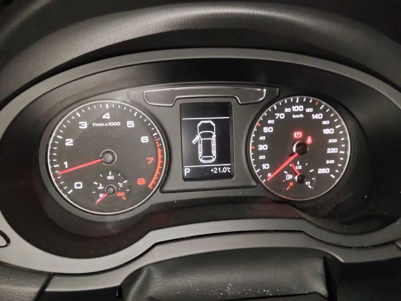 Audi Q3 2017 30 TFSI Standard Model — миниатюра 11
