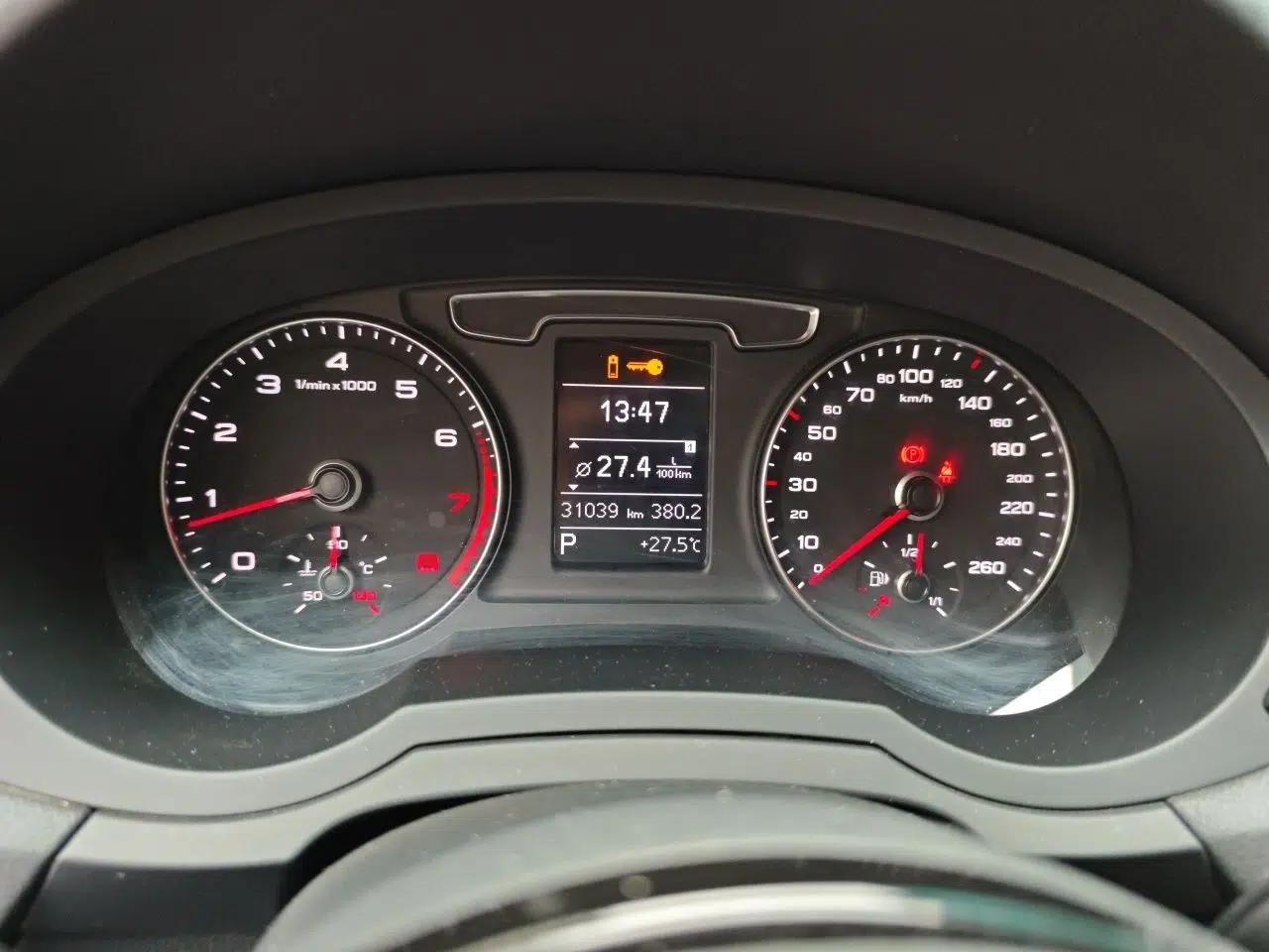 Audi Q3 2017 35 TFSI quattro all-wheel drive fashion model — миниатюра 11