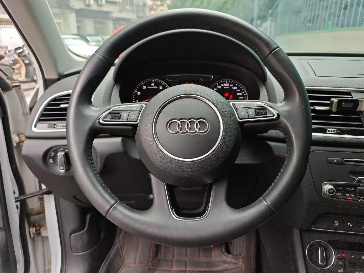 Audi Q3 2017 35 TFSI quattro all-wheel drive fashion model — миниатюра 10