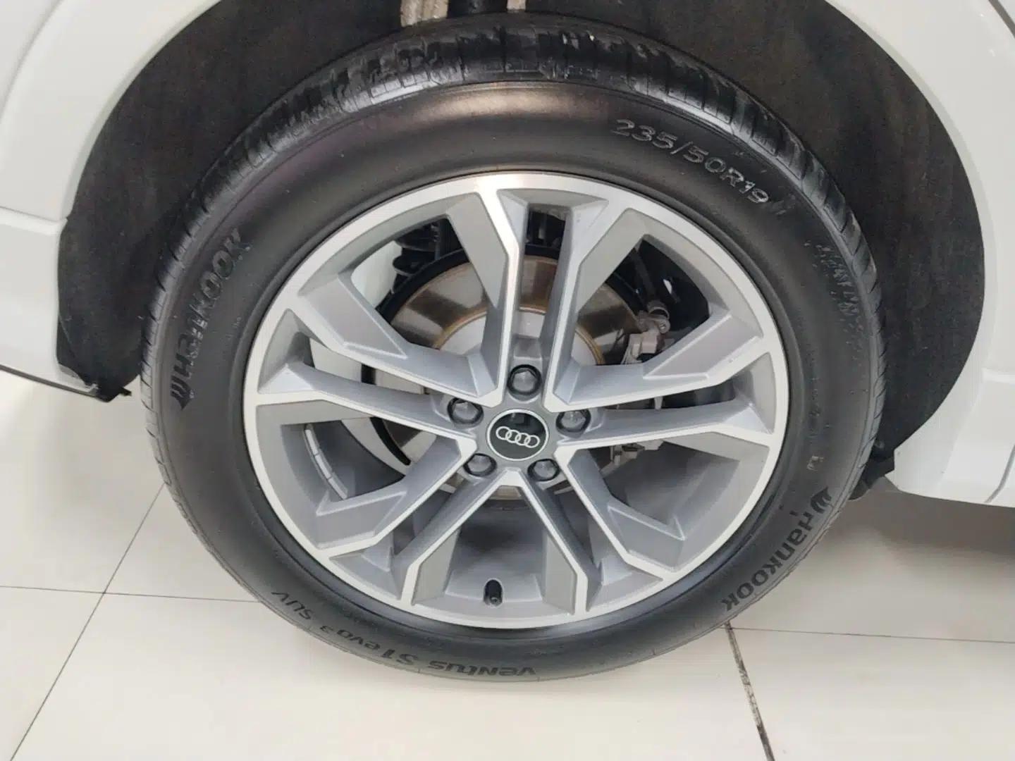 Audi Q3 2024 40 TFSI Fashion Dynamic Model — миниатюра 11