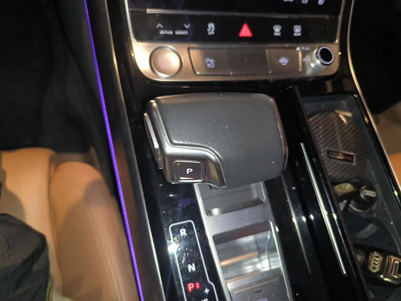 Audi A8 2019 Facelifted Plus A8L 50 TFSI quattro Comfort Version — миниатюра 14