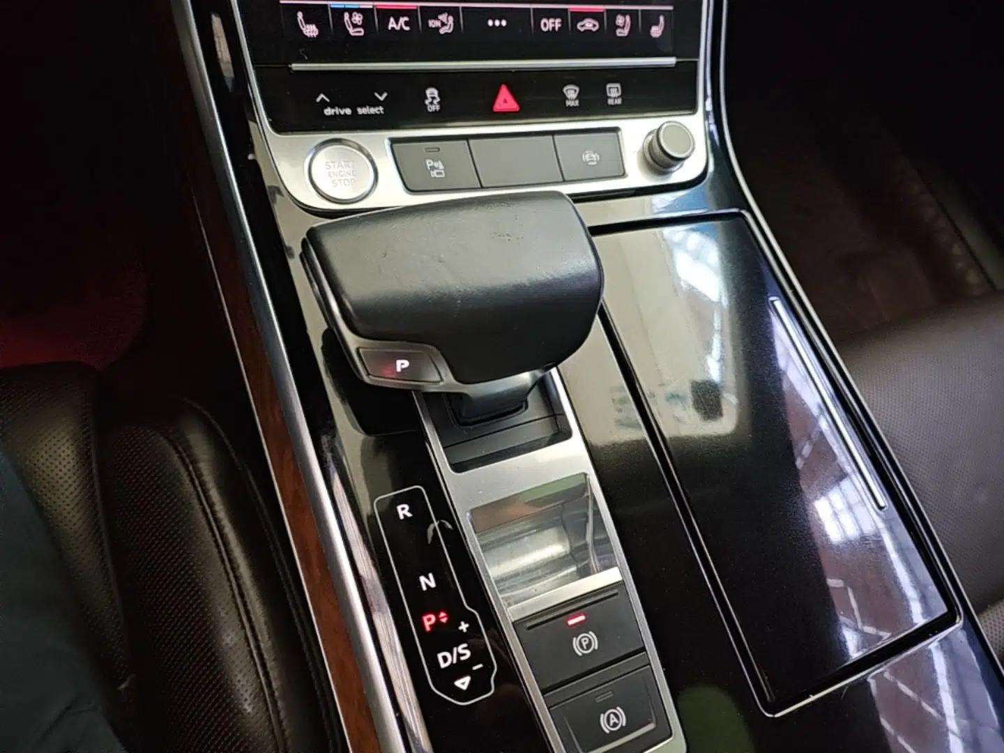 Audi A8 2018 A8L 55 TFSI quattro Luxury Edition — миниатюра 21