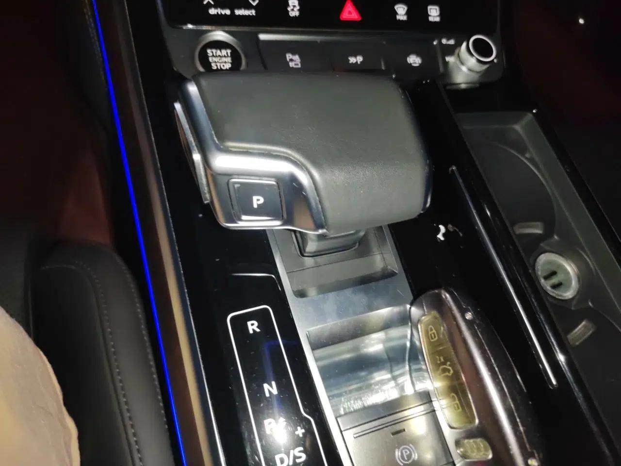 Audi A8 Audi A8 2023 A8 L 50 TFSI quattro Prestige Edition — миниатюра 14