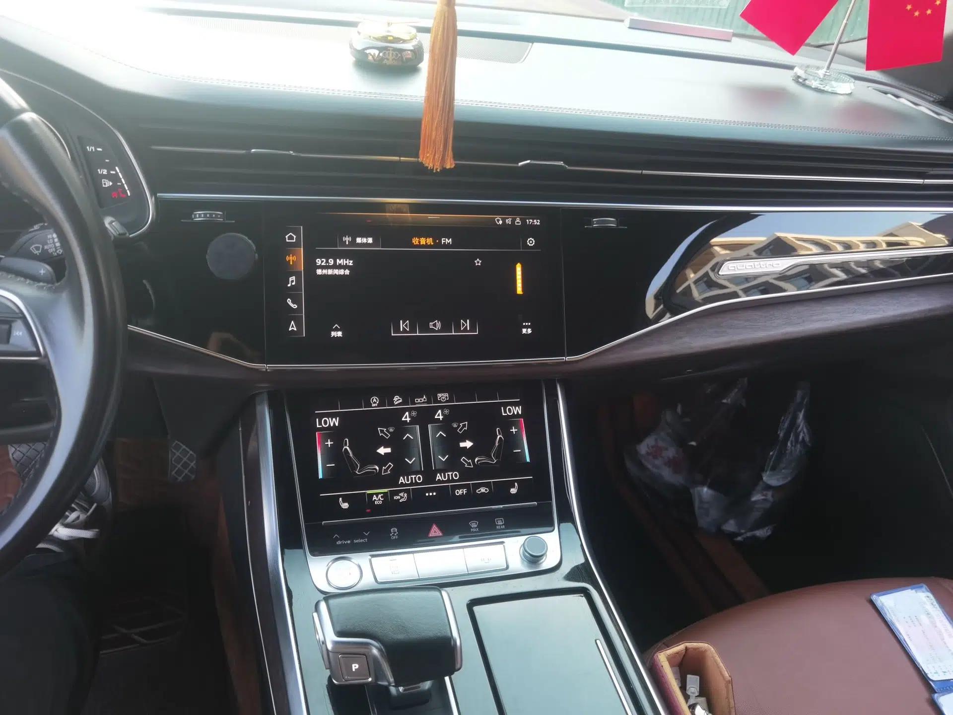 Audi Q7 2020 55 TFSI quattro S line sports model — миниатюра 13