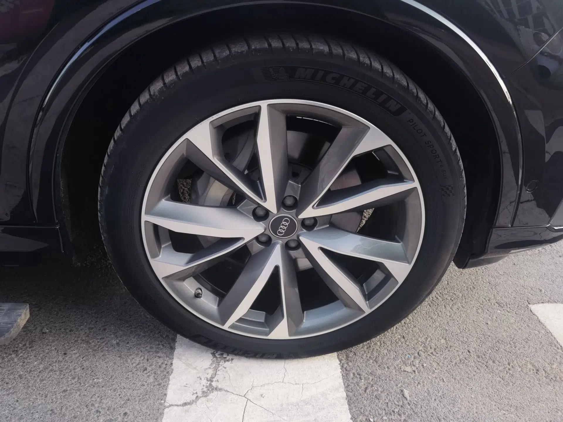 Audi Q7 2020 55 TFSI quattro S line sports model — миниатюра 8