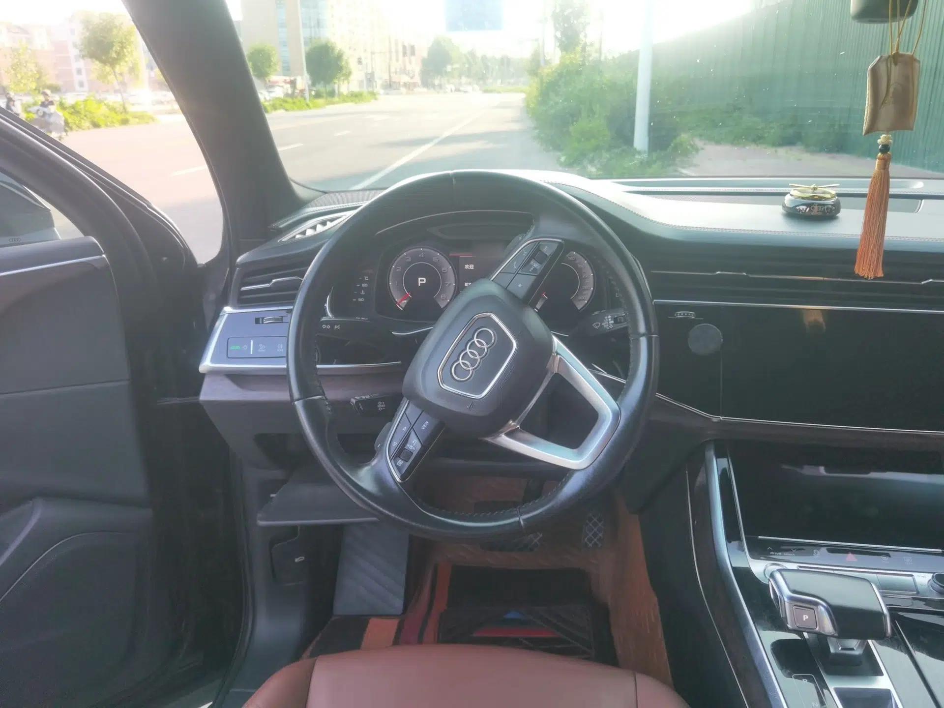 Audi Q7 2020 55 TFSI quattro S line sports model — миниатюра 10