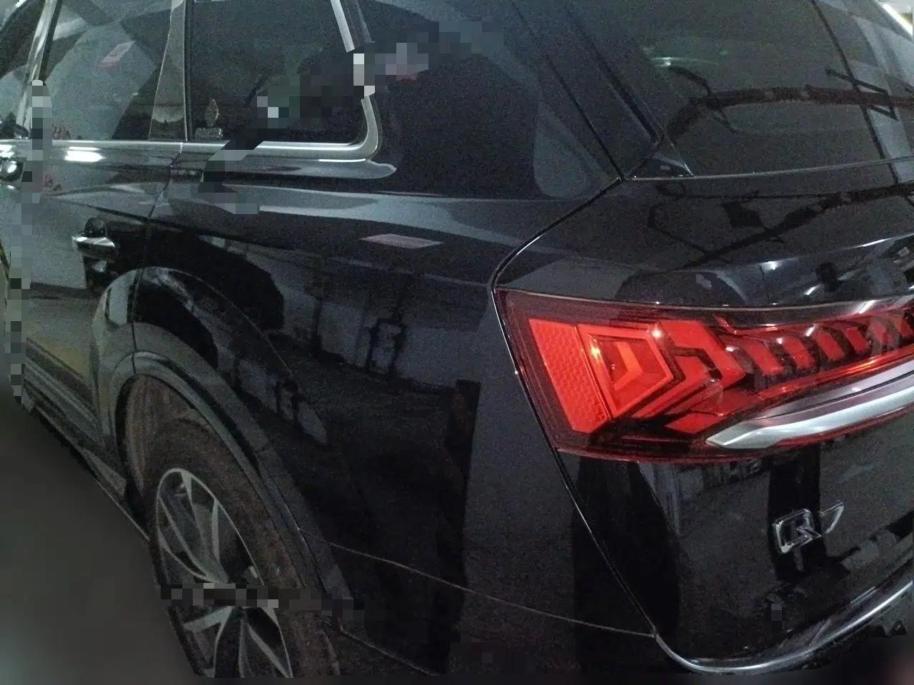 Audi Q7 2021 55 TFSI quattro S line Sport model — миниатюра 4