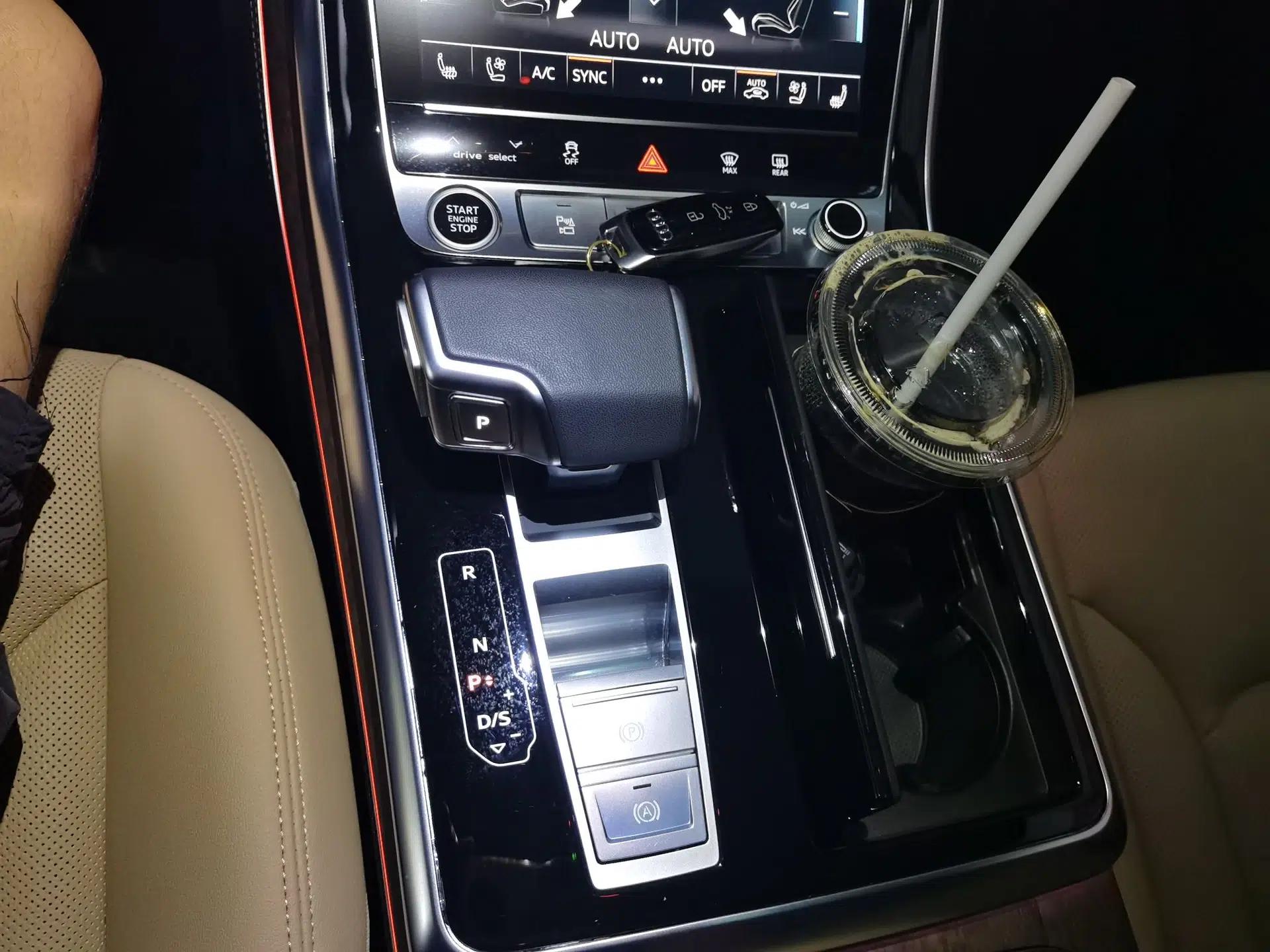 Audi Q7 2023 45 TFSI quattro S line Sport model — миниатюра 14