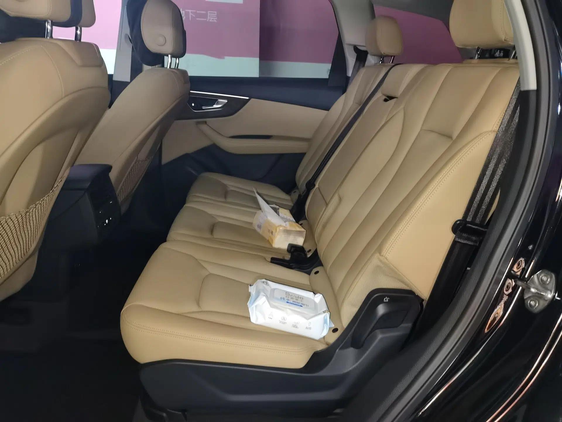 Audi Q7 2023 45 TFSI quattro S line Sport model — миниатюра 17