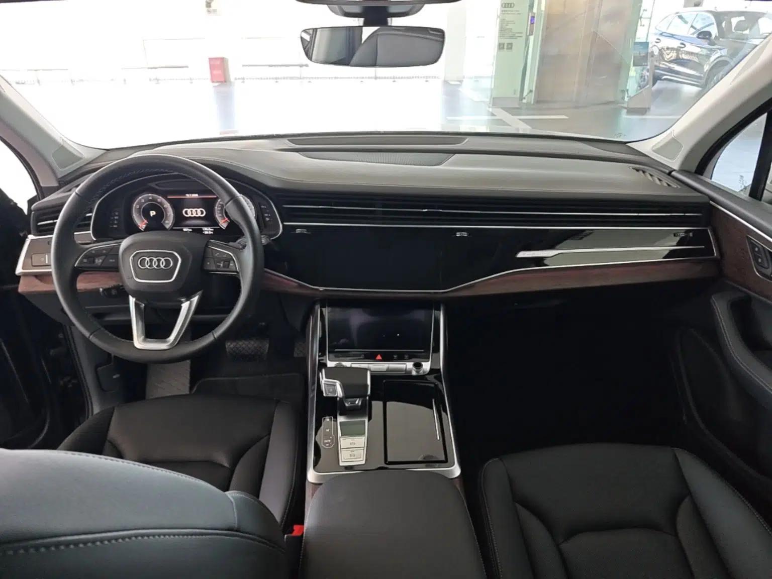 Audi Q7 2024 55 TFSI quattro S line Sport model — миниатюра 12