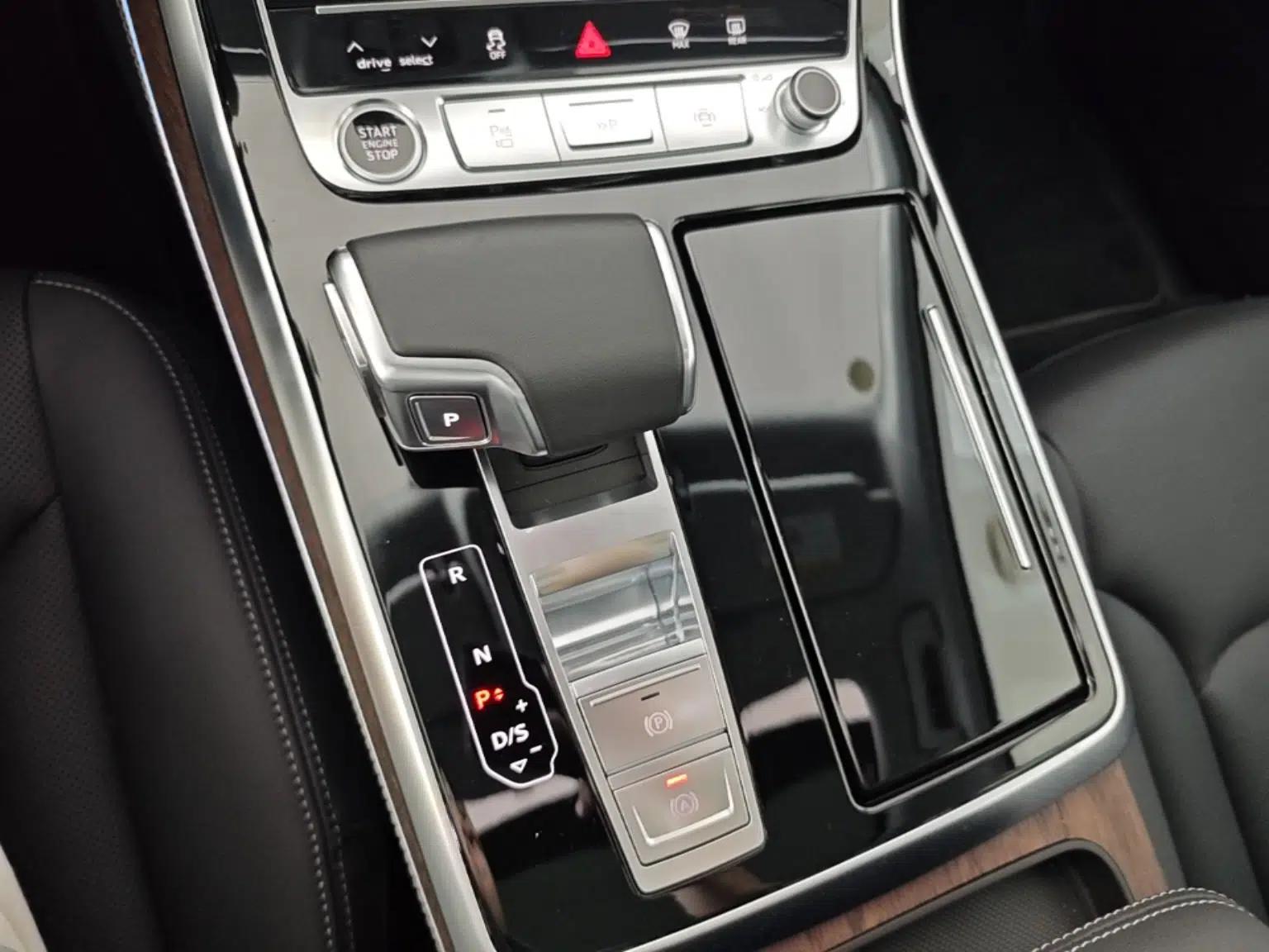 Audi Q7 2024 55 TFSI quattro S line Sport model — миниатюра 16