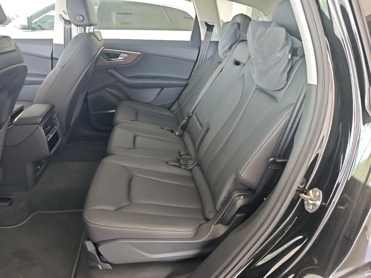 Audi Q7 2024 55 TFSI quattro S line Sport model — миниатюра 20