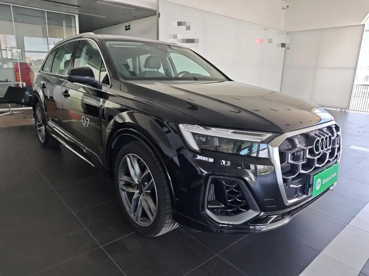 Audi Q7 2024 55 TFSI quattro S line Sport model — миниатюра 3